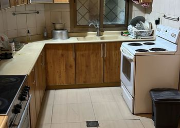 شاليه بصالة واسعة ومسبح خارجي 