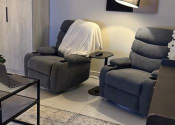 استديو بسرير ماستر وجلسة جانبية