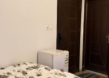 استديو بسرير ماستر وجلسة 
