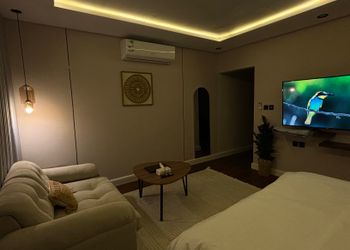 استديو بسرير ماستر وجلسة جانبية