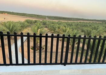 مزرعة بكوخ وإطلالة على الحديقة
