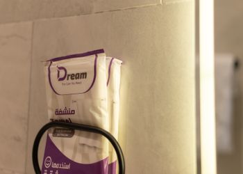 شقة بغرفة معيشة وغرفتين نوم 