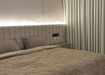 استراحة بمسطح اخضر وجلسه خارجيه