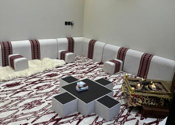 فيلا بغرف نوم وصالة ومجلس