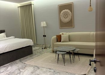 استديو بسرير ماستر وجلسة جانبية