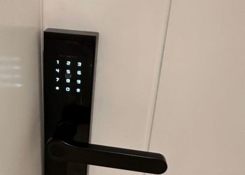 استديو بسرير ماستر وجلسة جانبية
