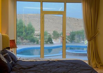 استراحة باطلالة على الجبل ومسبح 