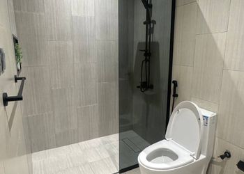 استديو بأثاث مريح وبسيط 