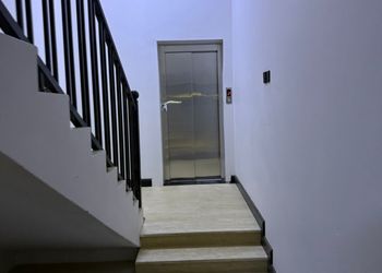 استديو بسرير ماستر وجلسة جانبية 