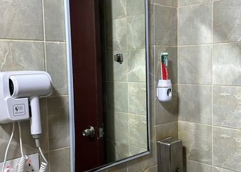 شقة بغرفة معيشة وغرفة نوم 