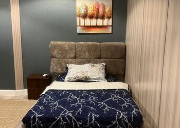 استديو بأثاث مريح وبسيط 