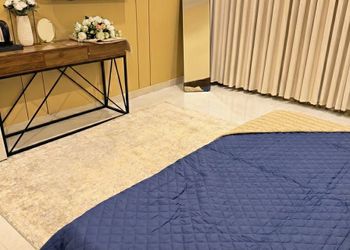 استديو بسرير ماستر وأثاث مريح 