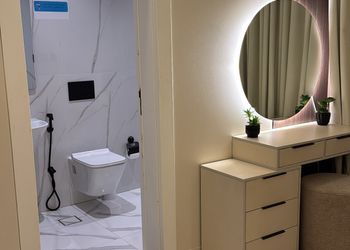 شقة بغرفة معيشة وغرفتين نوم 