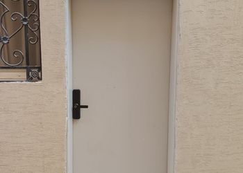 استديو هادئ بسرير ماستر