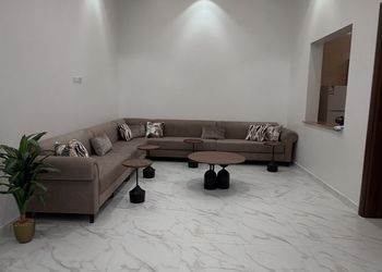 استراحة بمجالس واسعة وأثاث مريح 
