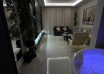 شقة بصالة أنيقة ودخول ذاتي