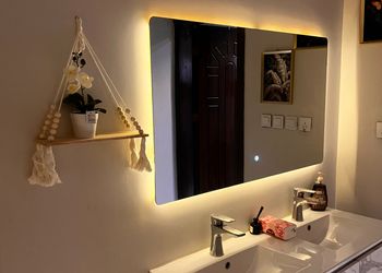 استديو بسرير ماستر وأثاث مريح 