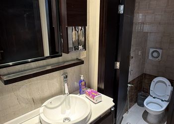 فيلا بصالة أنيقة وغرف نوم مريحة 