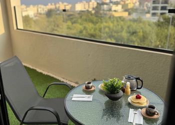 شقة بغرفتين نوم ودخول ذاتي 
