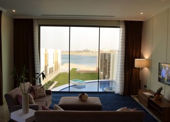 شاليه باطلاله على البحر