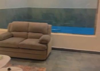 شالية بمسبح داخلي وغرف نوم