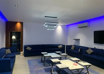 استراحة بجلسة خارجية ومسطح اخضر
