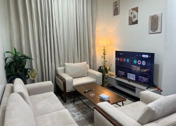 شقة بغرفة معيشة وغرفتين نوم 