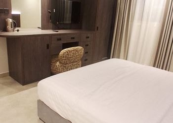 استديو بأثاث مريح وبسيط 