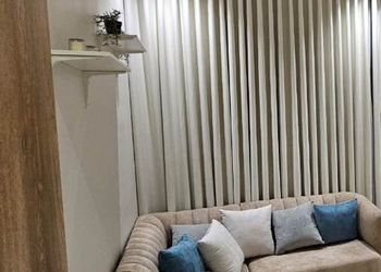 استديو بجلسة جانبية ودخول ذاتي 