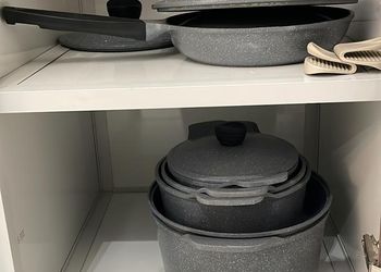 شقة بغرفة معيشة وغرفتين نوم 