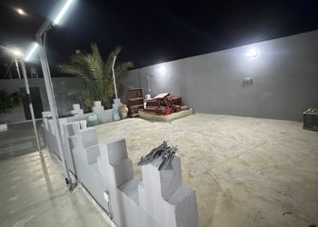 استراحة بمجلس وفناء خارجي