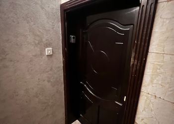 استديو بسرير ماستر وجلسة جانبية 