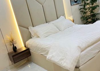 شقة بغرفة معيشة وغرفة نوم 