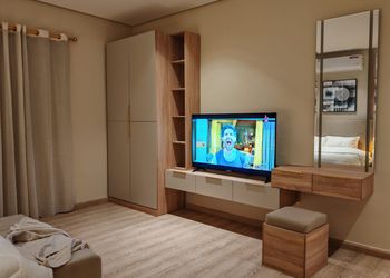 استديو أنيق بسرير ماستر وجلسة جانبية 