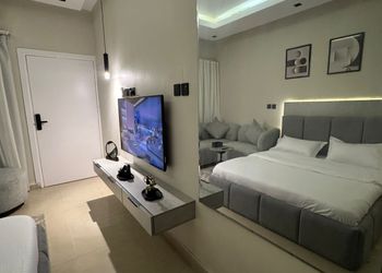 استديو بسرير ماستر وجلسة جانبية 