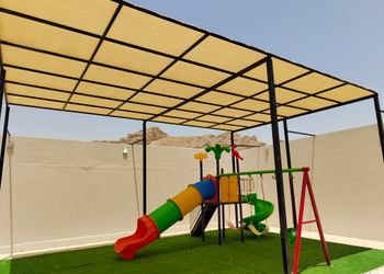 شاليه بصالة جلوس وجلسة خارجية