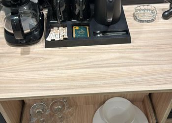 استديو بأثاث مريح وبسيط 