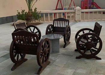 استراحة بمسطح اخضر و مسبح خارجي
