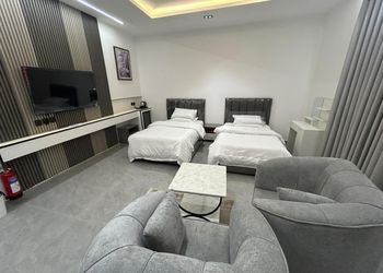 استديو بأثاث مريح وبسيط 