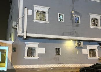 شقة بغرفة معيشة وغرفتين نوم 