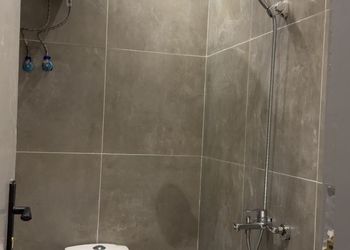 استديو بأثاث مريح وبسيط 