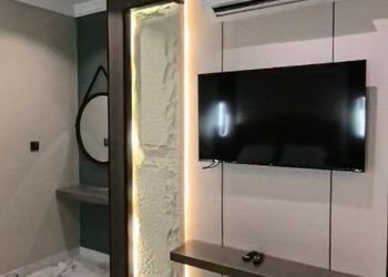 استديو بأثاث مريح وبسيط 