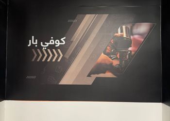 شقة بصالة وثلاث غرف نوم 