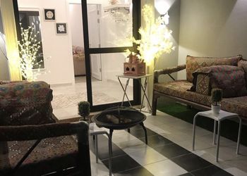 شاليه بمسبح خارجي بحاجز وركن شواء 