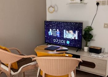 استديو بسرير ماستر وجلسة جانبية