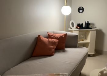 استديو بسرير ماستر وجلسه جانبيه