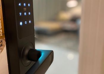 استديو هادئ بسرير ماستر