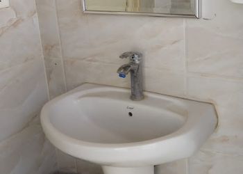 شاليه بمسبح خارجي وجلسة 