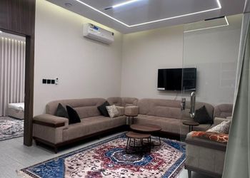 شاليه بصالة مريحة وثلاث غرف نوم 