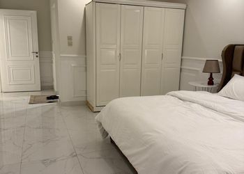 شقة بصالة مريحة وغرفتين نوم 
